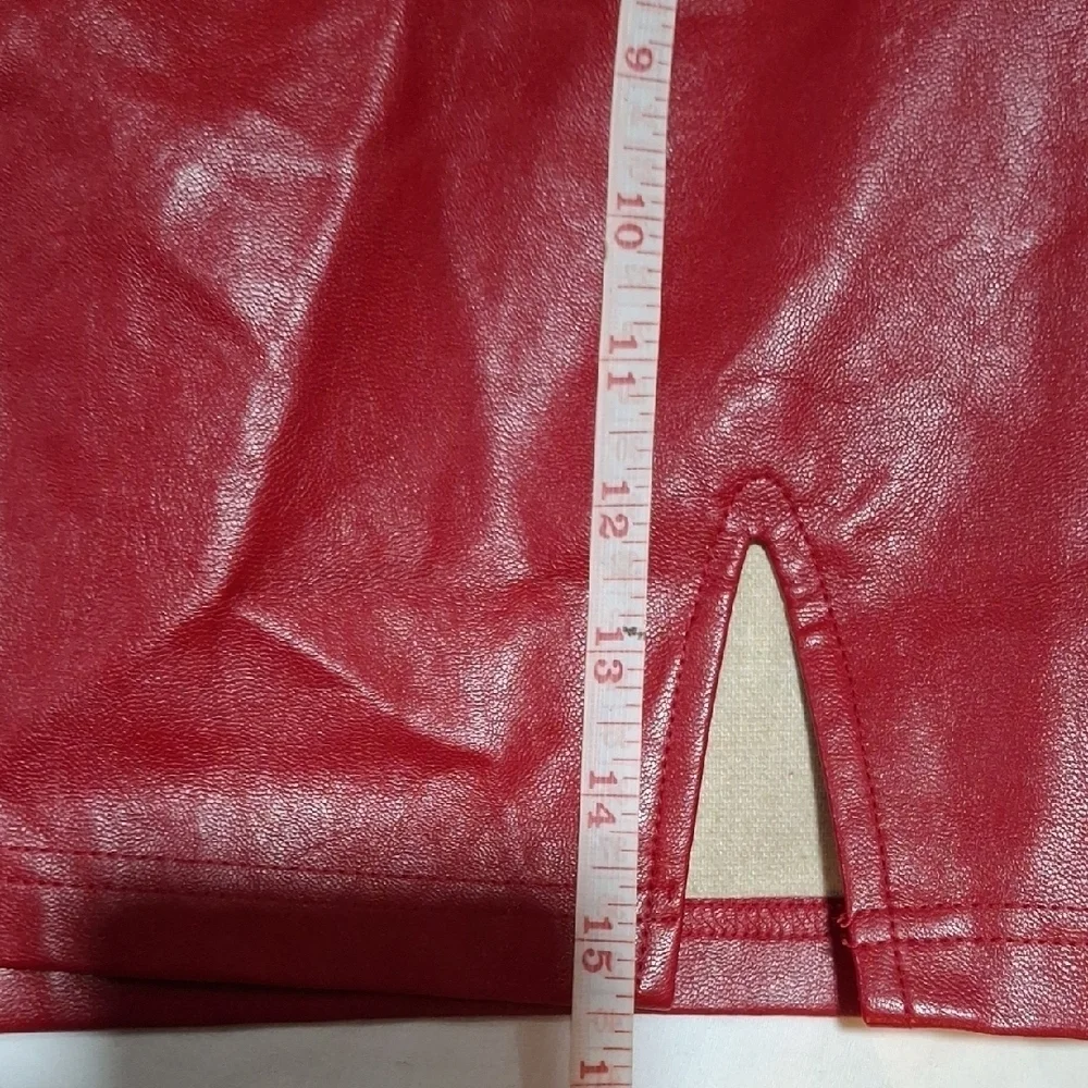 NEW.Lulu's Vibrant Red Mini Skir Size XS